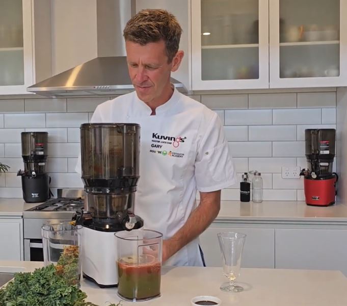 Grünkohl-Mary-Saft mit Küchenchef Gary Dowse
