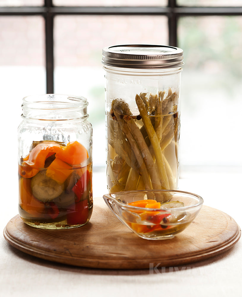 Cucumber and pepper pickles 