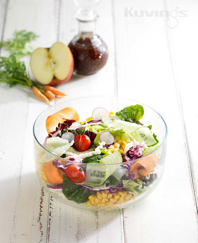 Onion and apple salad with dressing 